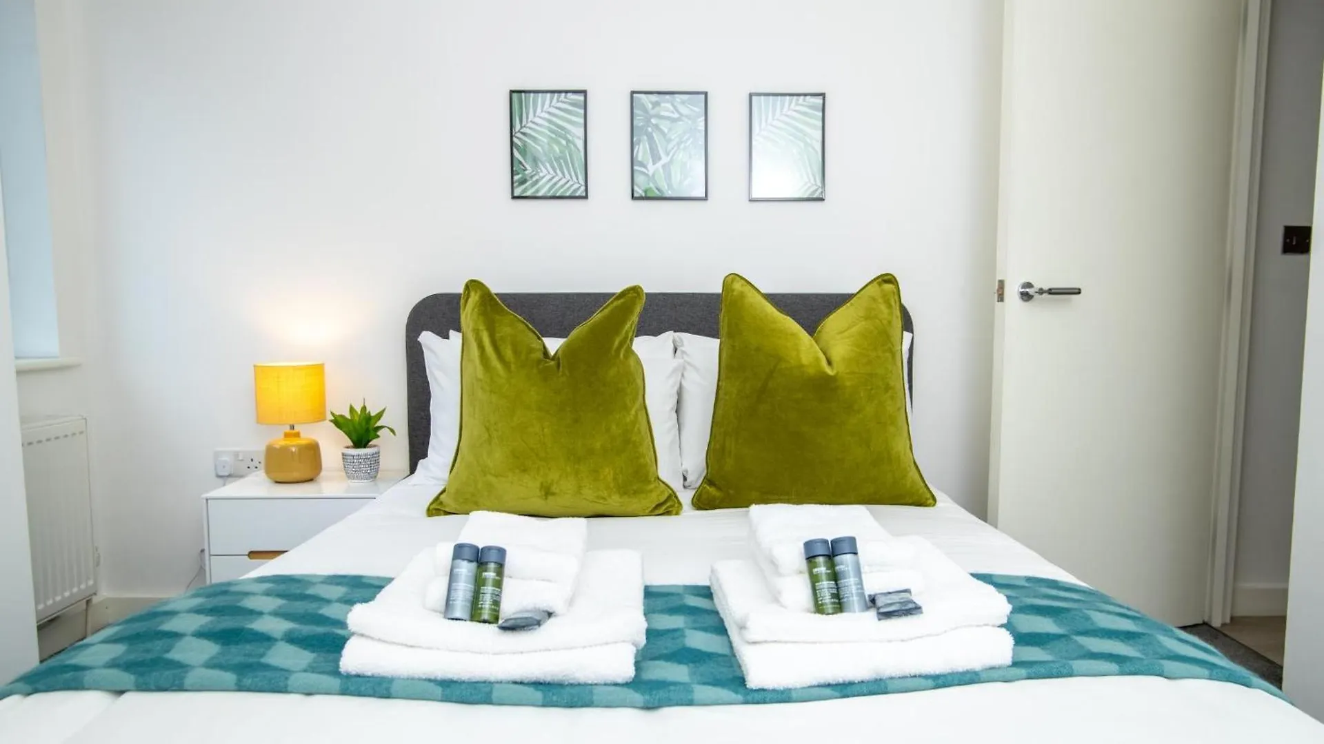 Two Bedroom Apartment In The Heart Of Exeter